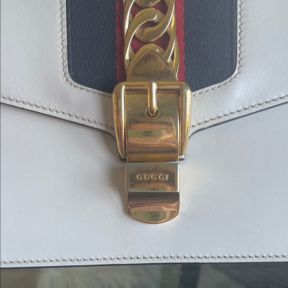 Gucci Sylvie’s off White and Gold Shoulder Bag - Picture 5 of 9